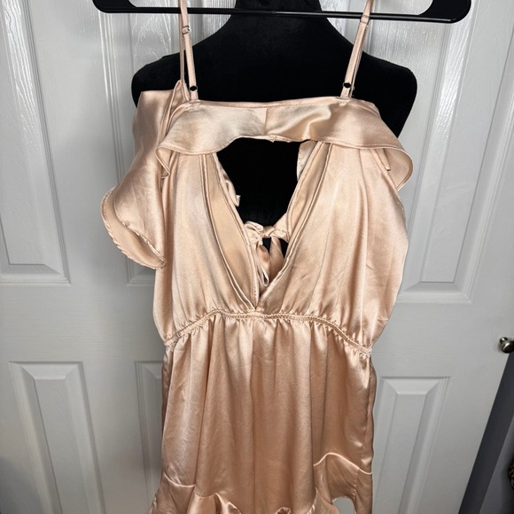 SZ MED-Selfie Leslie Ruffled Romper-champagne color - Picture 5 of 8